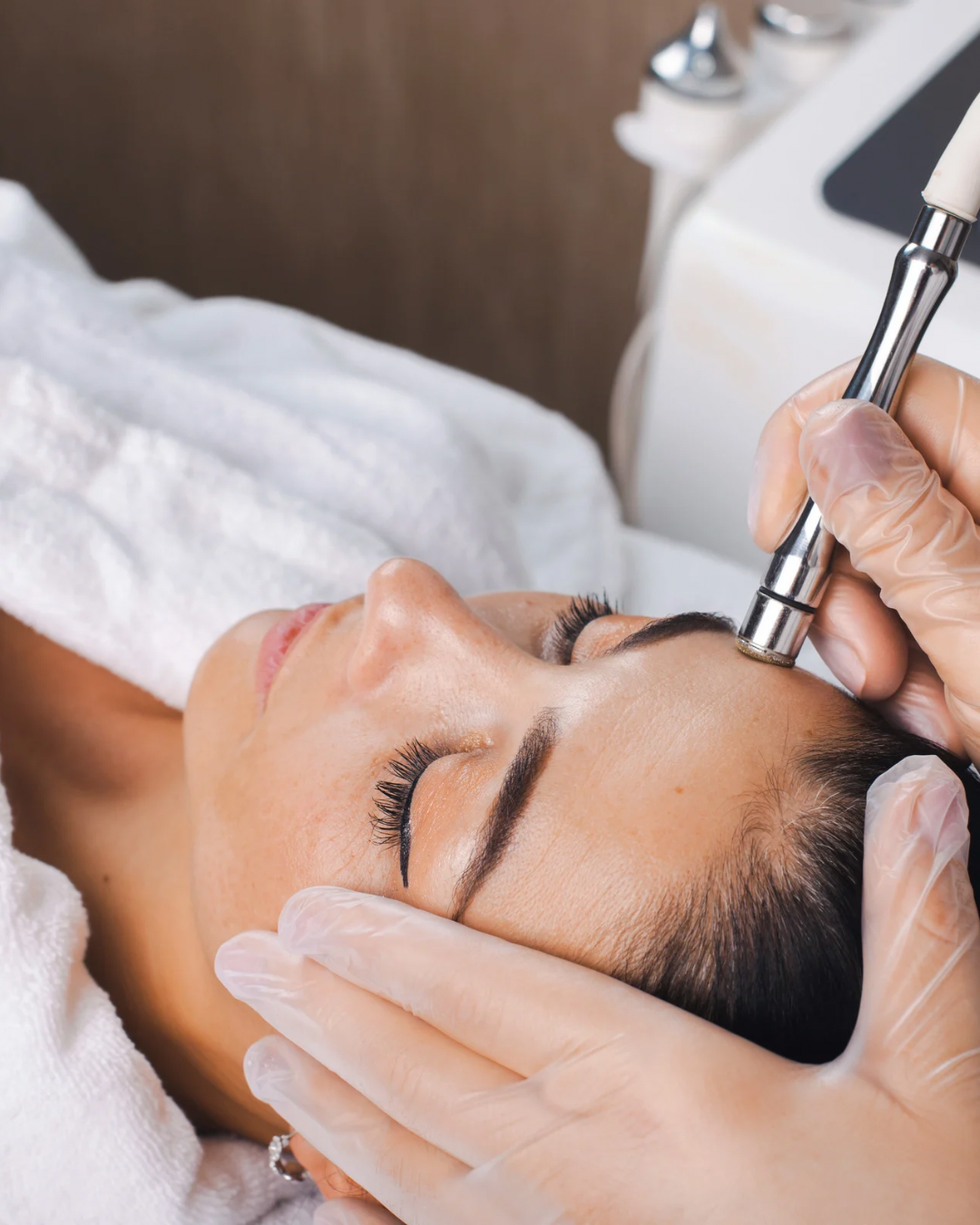 Glow and Firmness Facial to energize and rejuvinate tired skin in dubai at inskin aesthetic clinic.